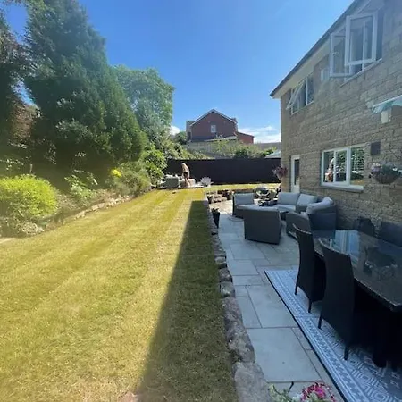 Home In Wirral - Peaceful Contemporary Gem. Buitenkant foto