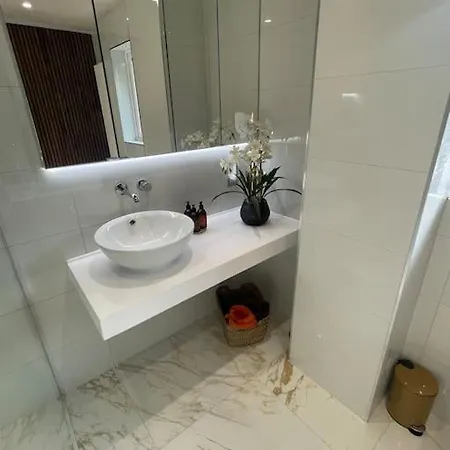 Home In Wirral - Peaceful Contemporary Gem. Buitenkant foto