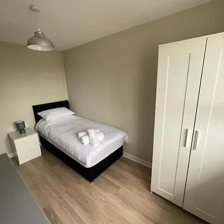 Home In Wirral - Peaceful Contemporary Gem. Buitenkant foto