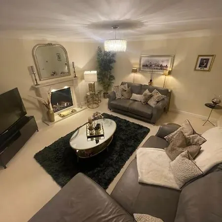 Home In Wirral - Peaceful Contemporary Gem. Buitenkant foto