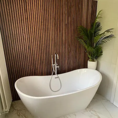 Home In Wirral - Peaceful Contemporary Gem. Buitenkant foto